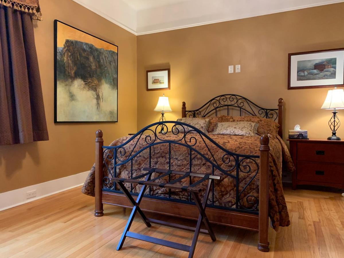 Monroe House Executive Guest Suites St. John's Bagian luar foto