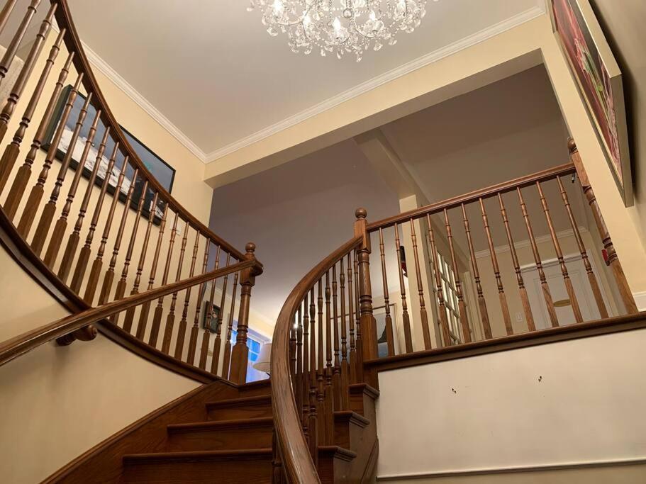 Monroe House Executive Guest Suites St. John's Bagian luar foto