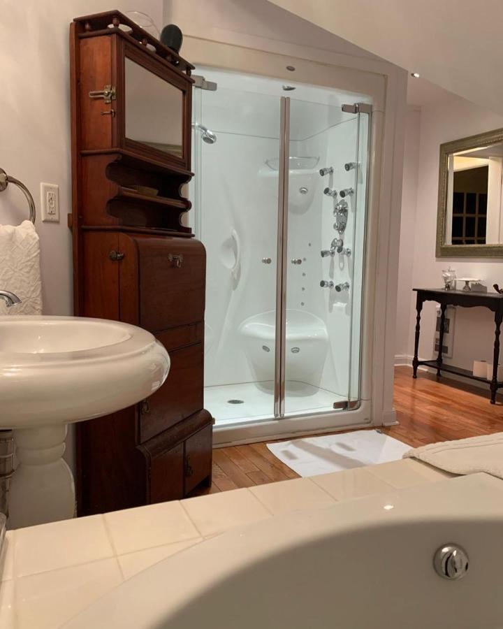 Monroe House Executive Guest Suites St. John's Bagian luar foto