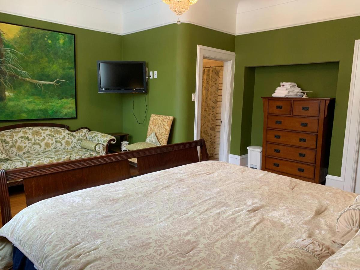 Monroe House Executive Guest Suites St. John's Bagian luar foto