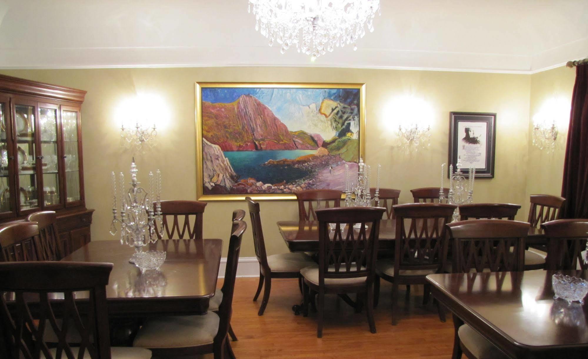 Monroe House Executive Guest Suites St. John's Bagian luar foto