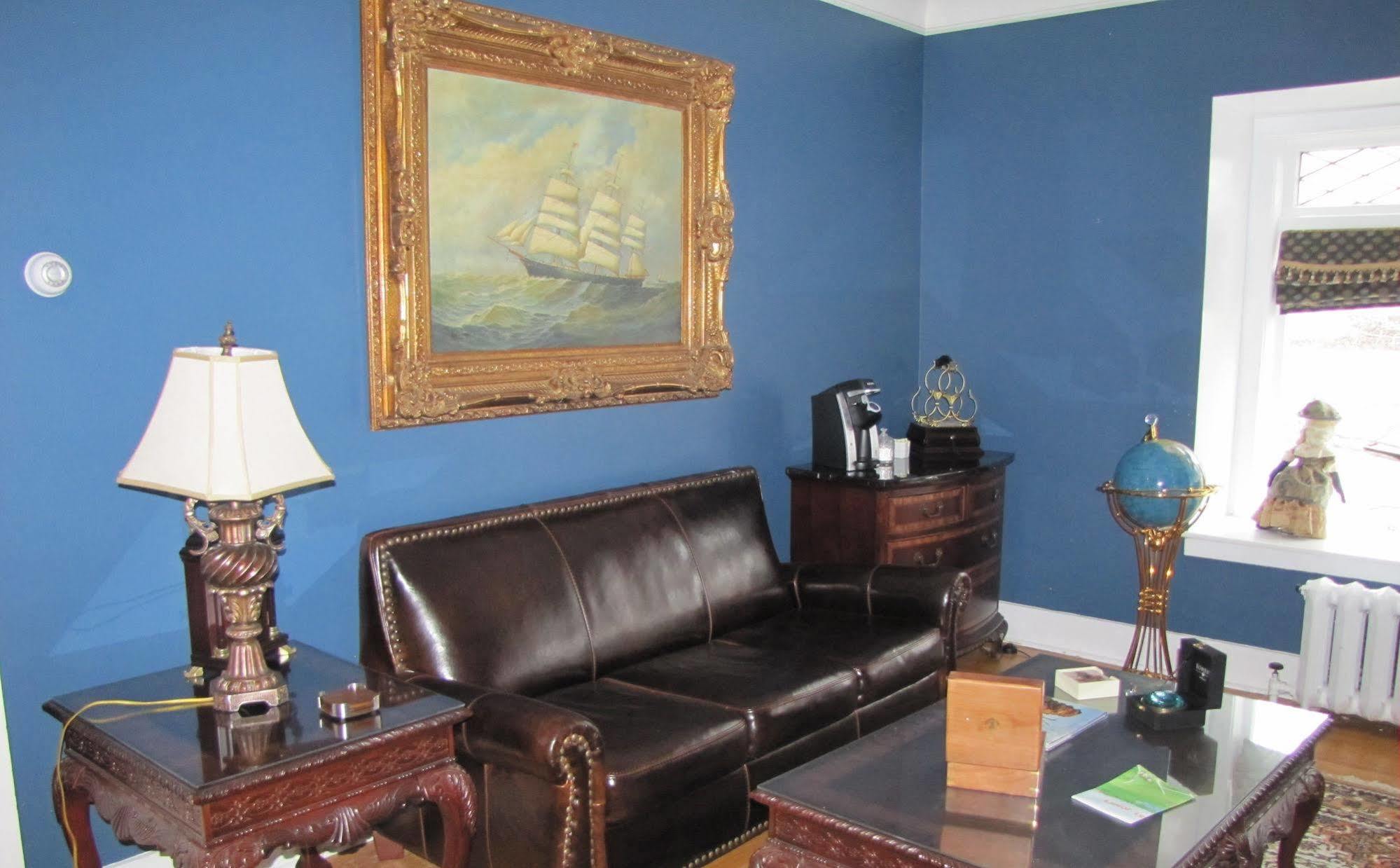 Monroe House Executive Guest Suites St. John's Bagian luar foto